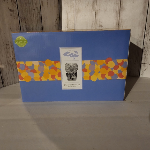 SOLD Disney Pixar Up SCENTSY Warmer New in Box - Picture 4 of 7